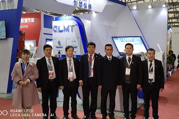 中國鑄造協會張志勇秘書長（右起三）、劉樹生主任（右起四）